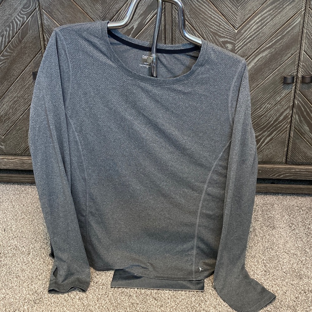Danskin women’s Gray Long Sleeve Athletic Top with thumb holes